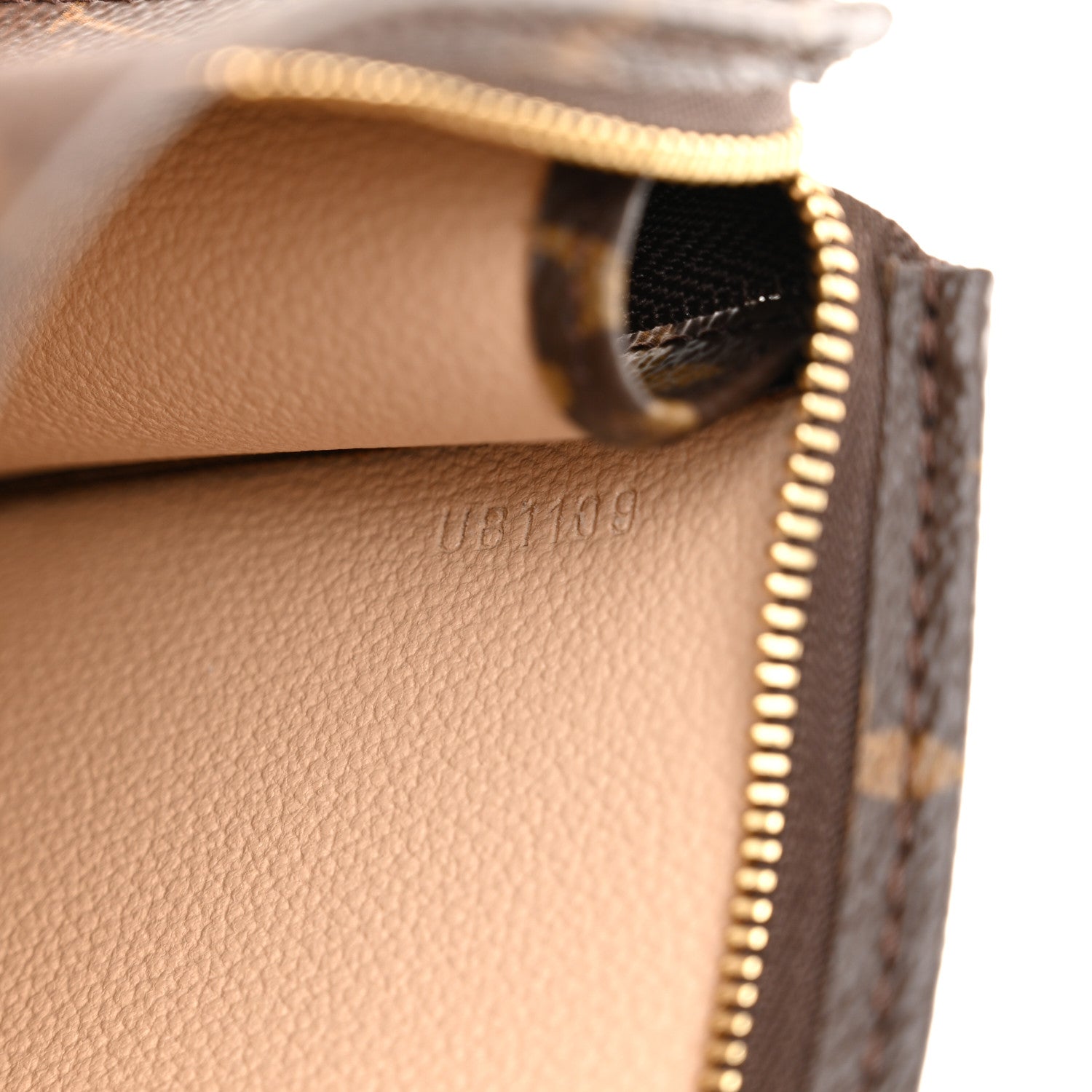 Louis Vuitton Monogram Toiletry Pouch 19 7 of 11