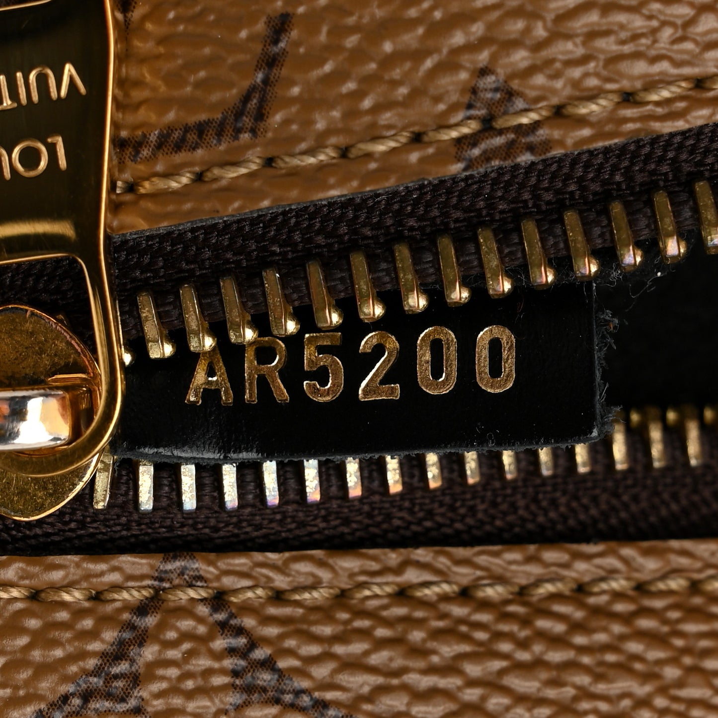 Reverse Monogram Pochette Metis