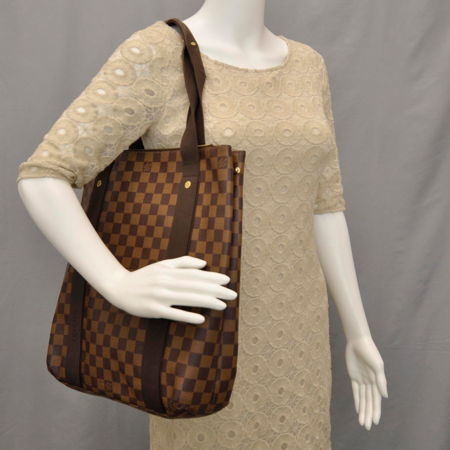Louis Vuitton Damier Beaubourg Shoulder Bag 2 of 10