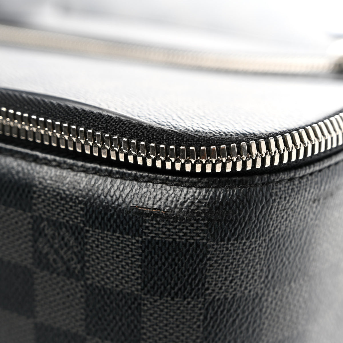 Damier Graphite Pegase 65