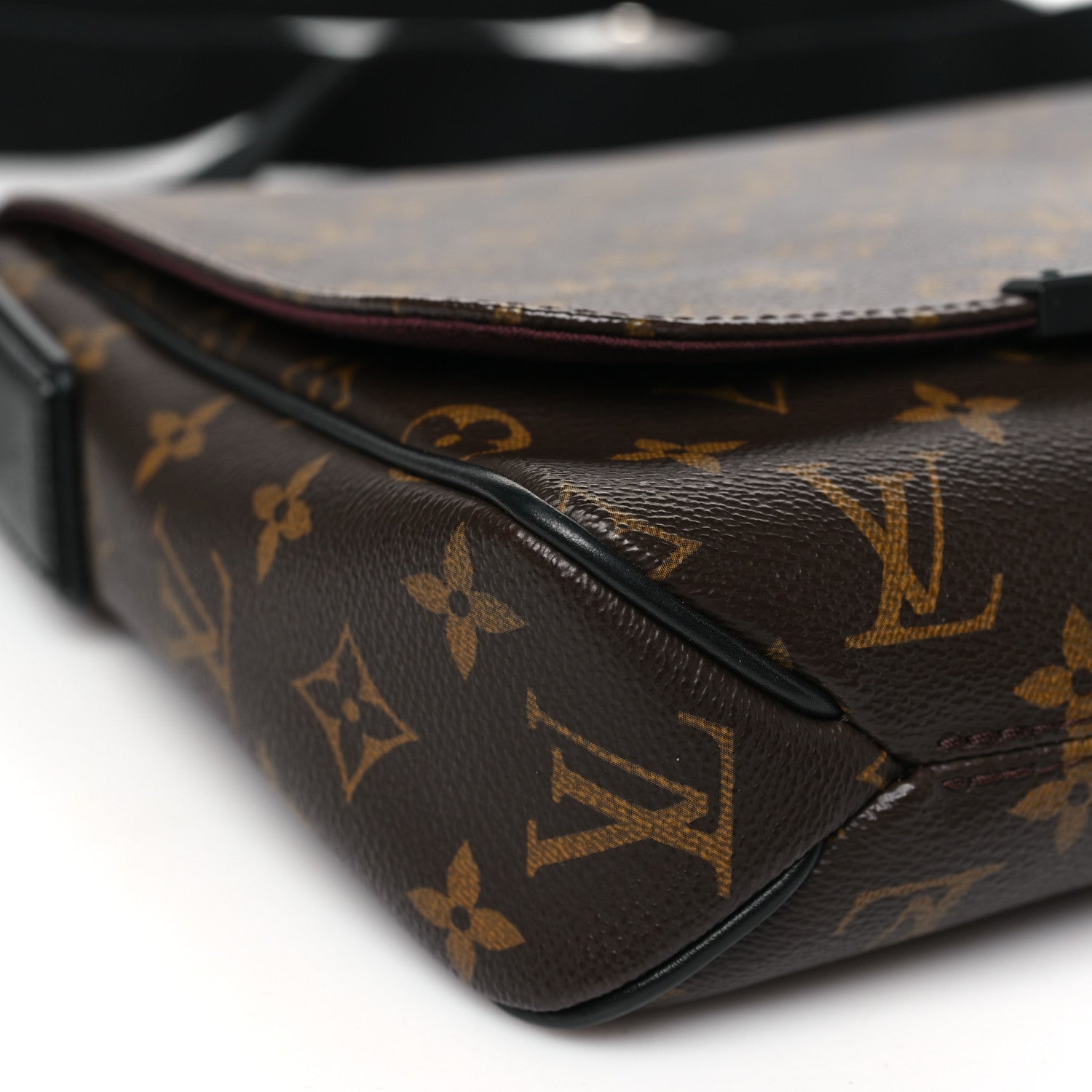 Louis Vuitton Monogram Macassar District PM 8 of 9