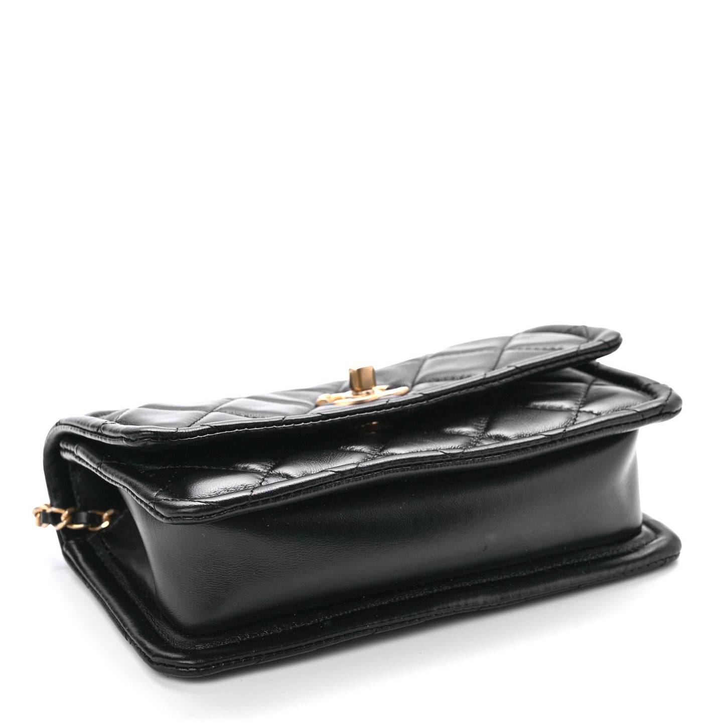 Shiny Lambskin Flap Clutch With Chain Black