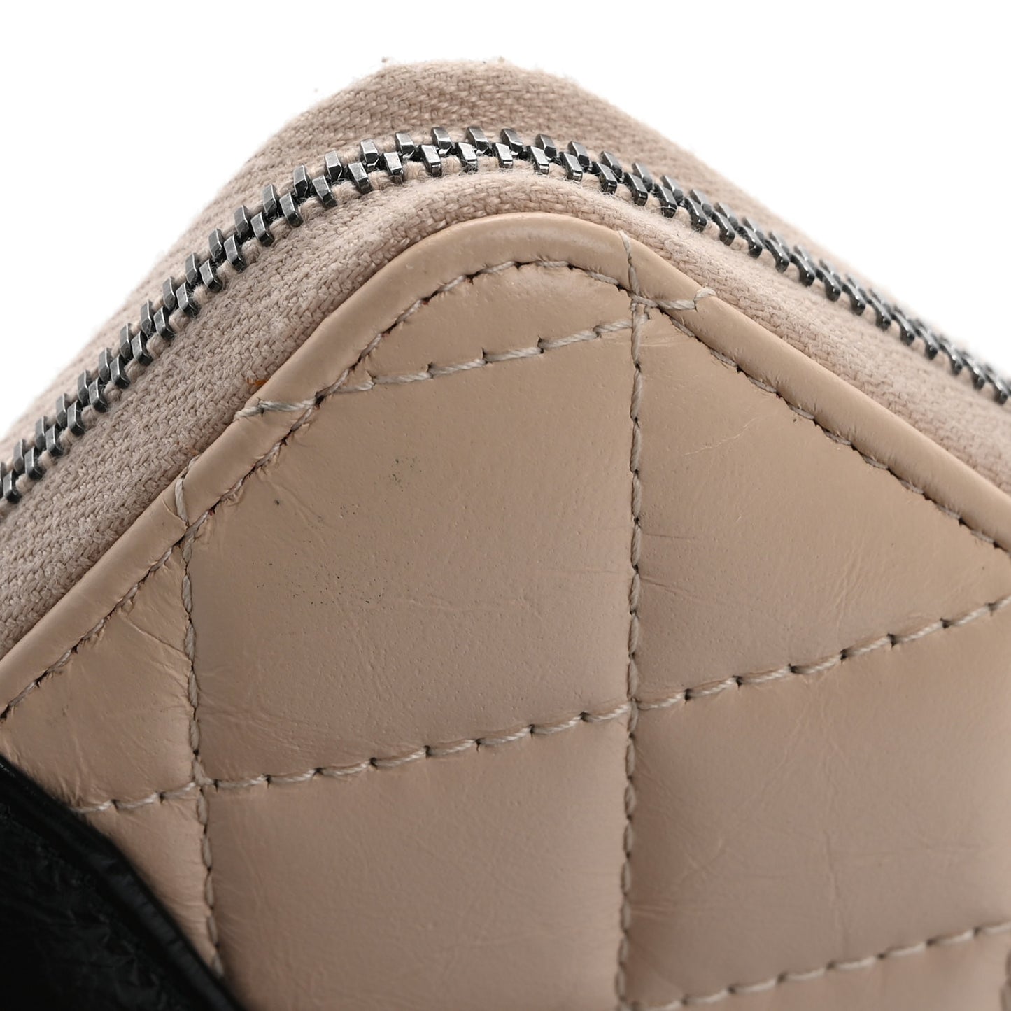 Aged Calfskin Quilted Small Gabrielle Zip Around Wallet Beige Black