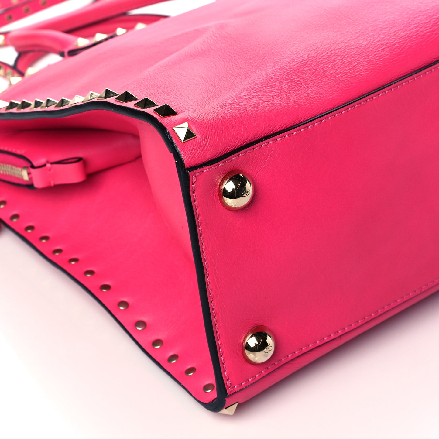 Vitello Rockstud Dome Shopper Pop Fuxia