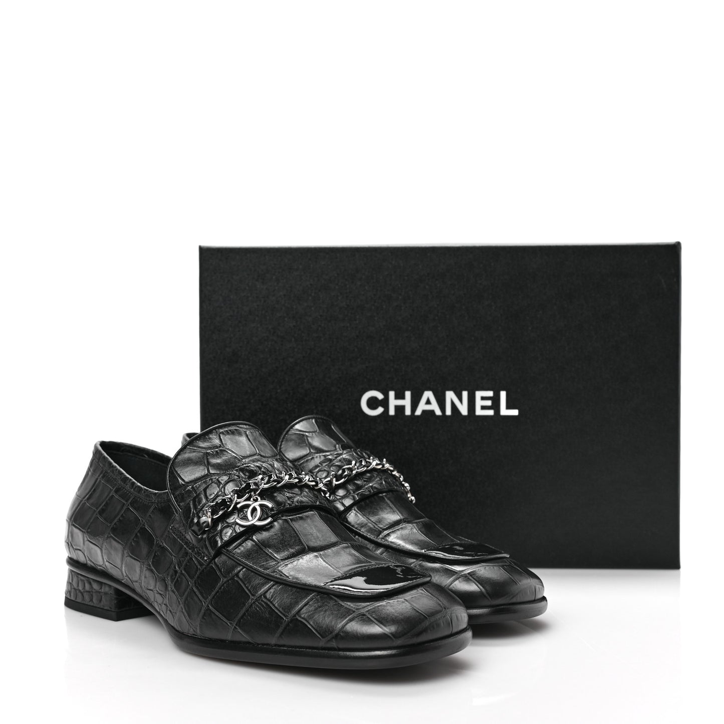 Calfskin Crocodile Embossed Low Heel CC Chain Mocassin Loafers 38 Navy Black