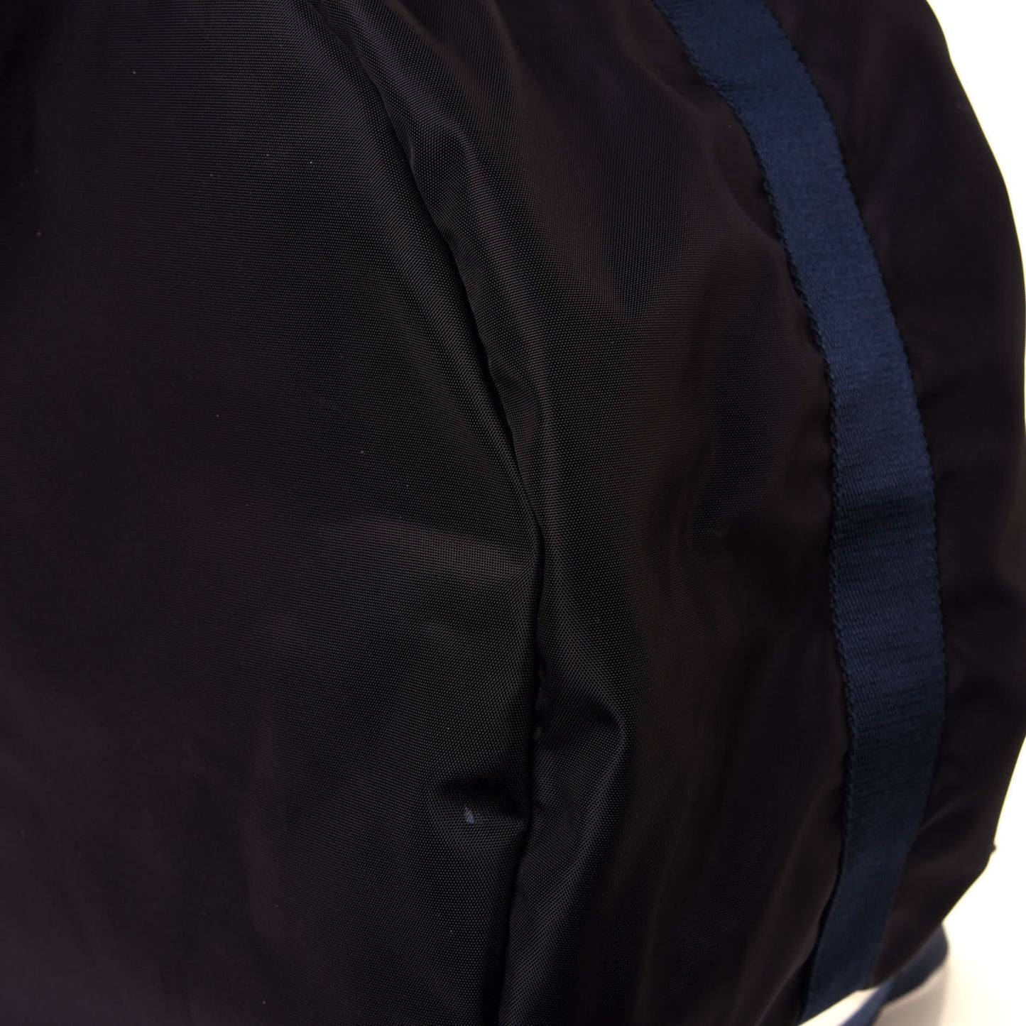 Textured Sport Nylon Logo Embroidered S Wheel Gym Bag Black Bleu Navy