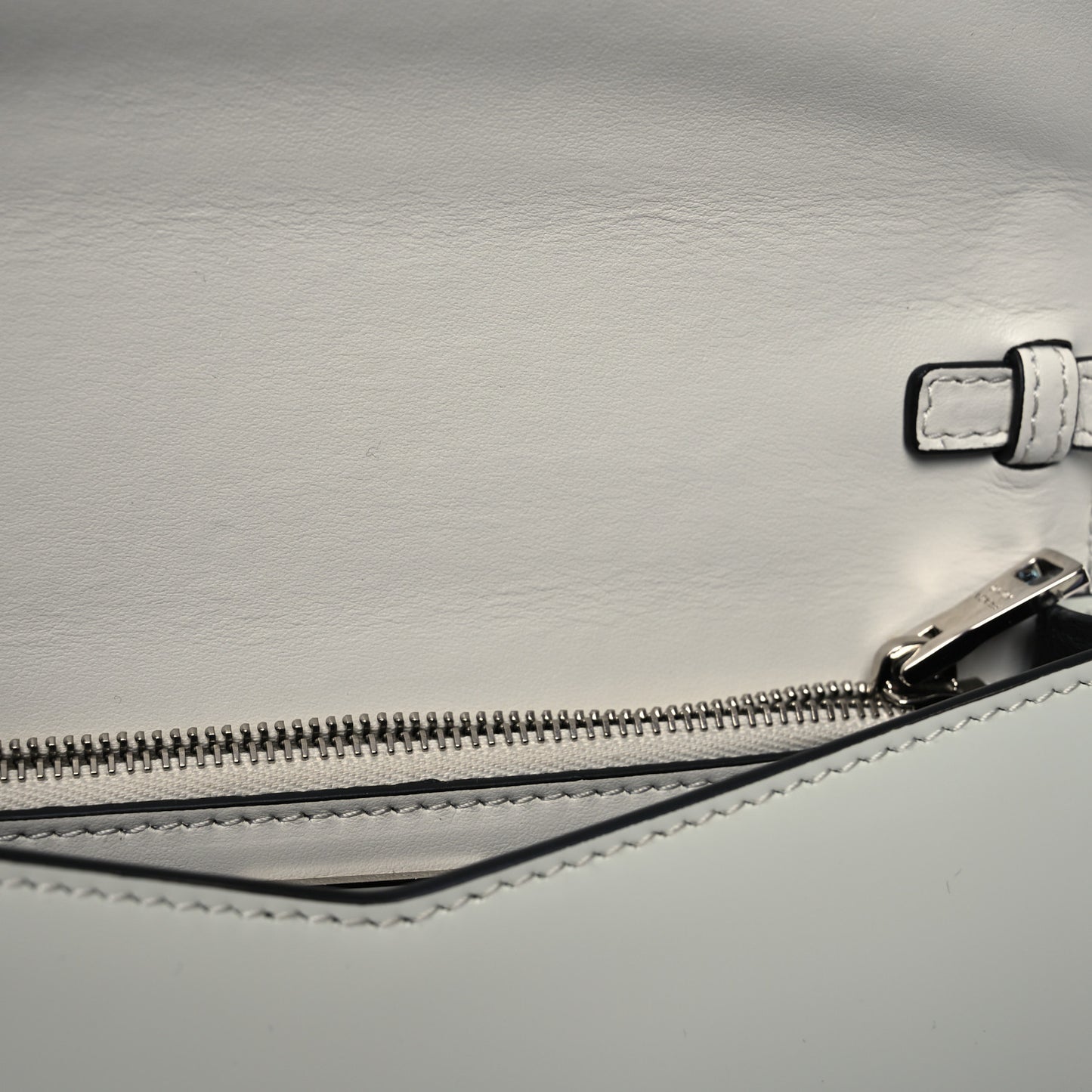 Spazzolato Flap Slide Chain Shoulder Bag White