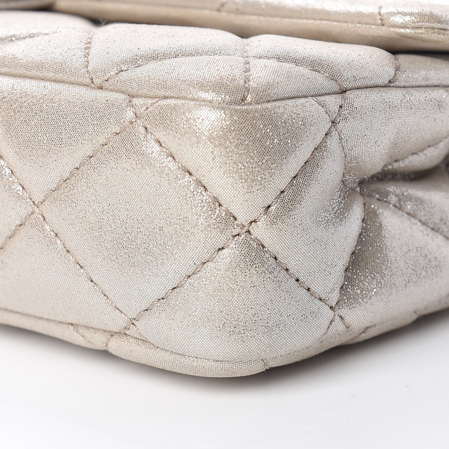 Chanel Iridescent Calfskin Quilted Large Roll 2.55 Reissue Clutch Light Gold 9 of 10