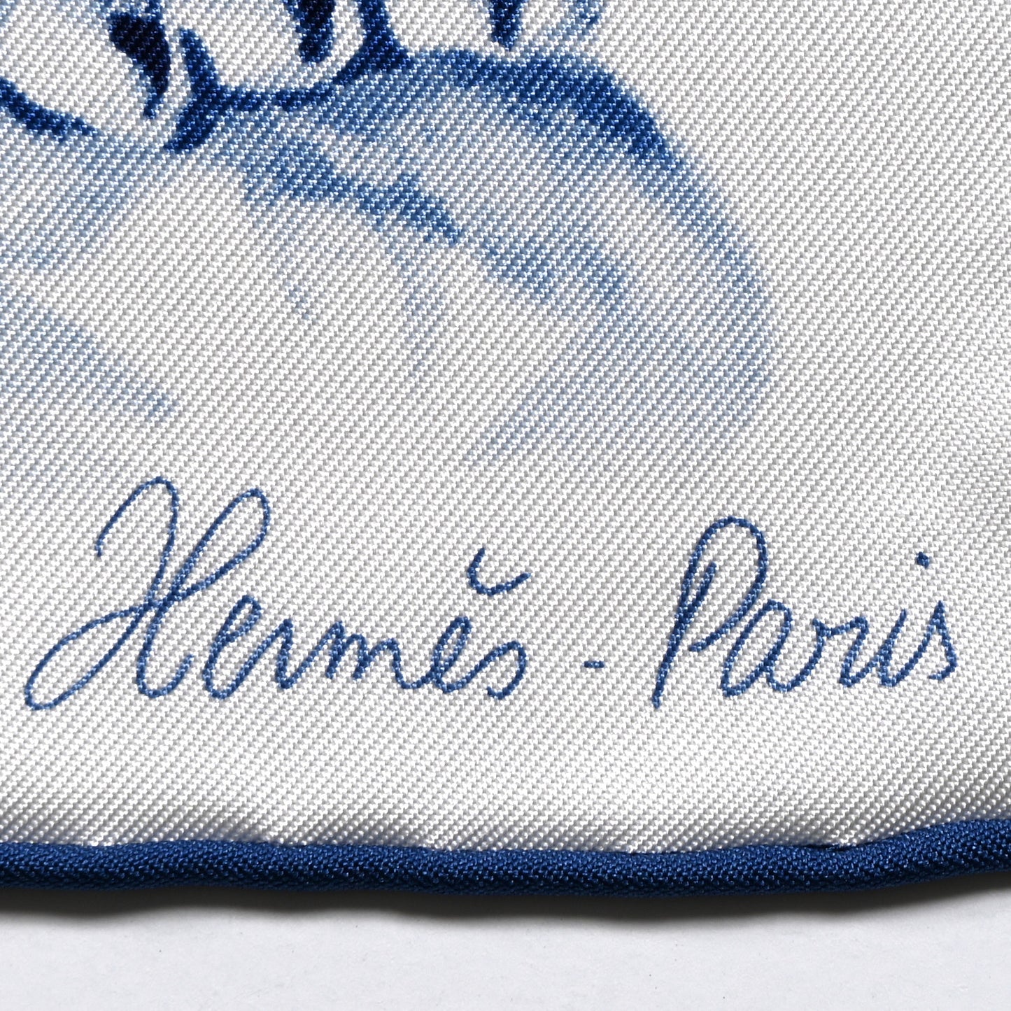 Silk Dans L'Atelier de Robert Scarf 90 White Bleu Jean Marine