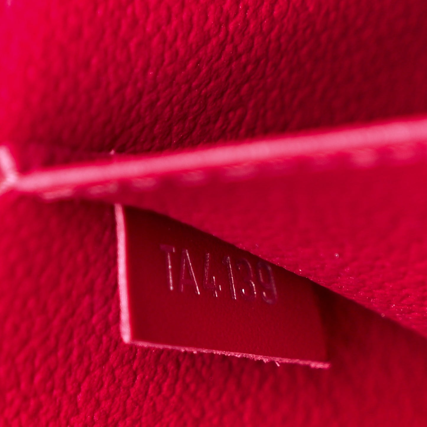 Epi Toiletry Pouch 26 Fuchsia