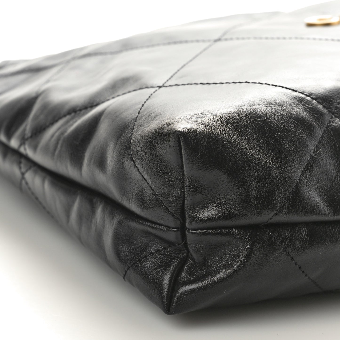 Shiny Calfskin Quilted Chanel 22 Black