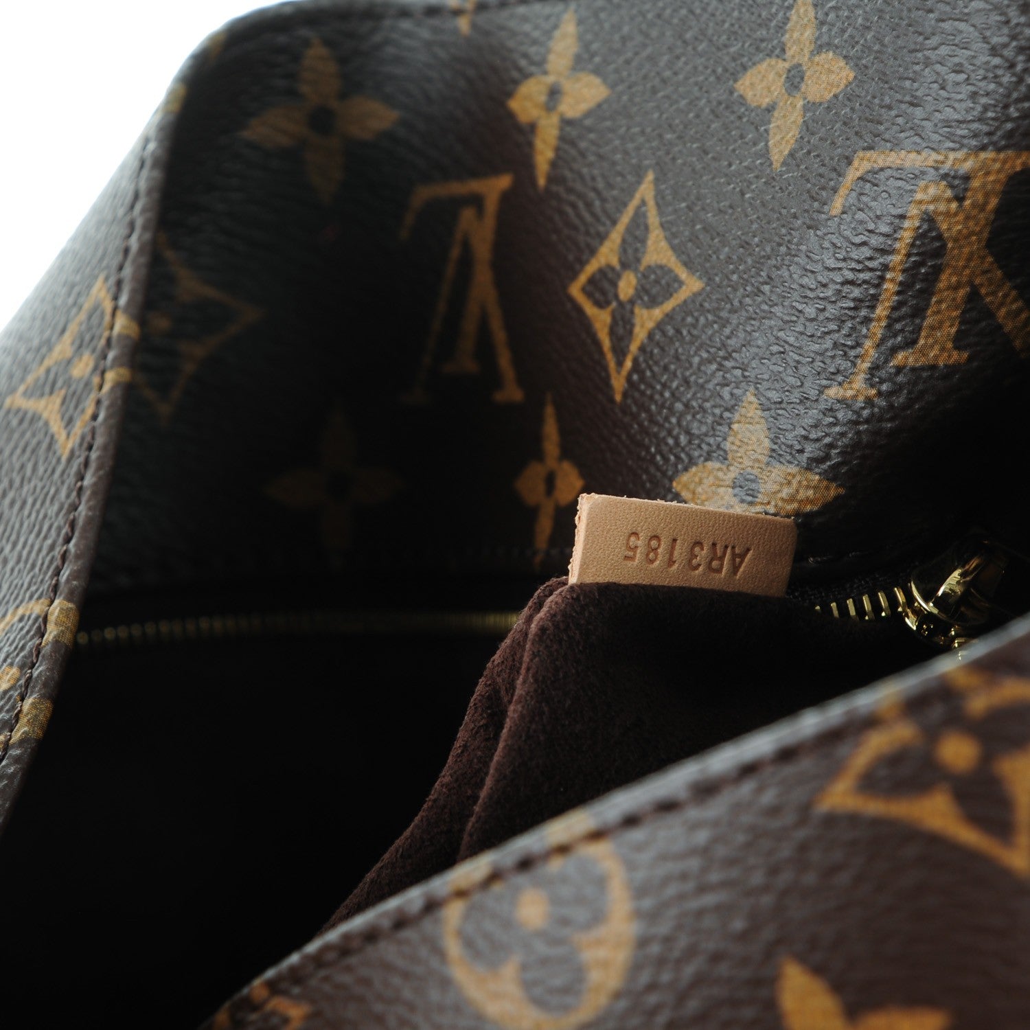 Louis Vuitton Monogram Metis 7 of 7