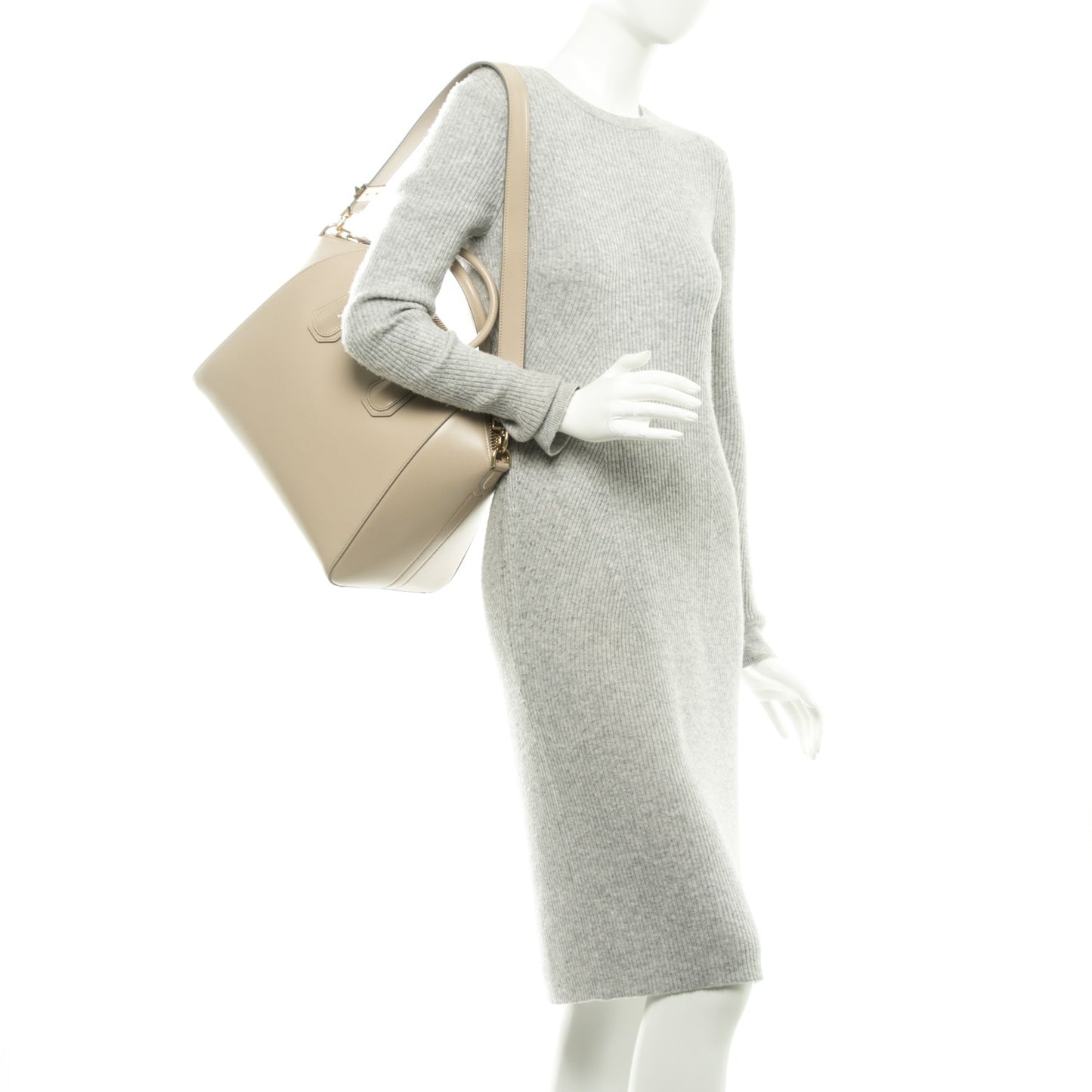 Smooth Calfskin Medium Antigona Sand