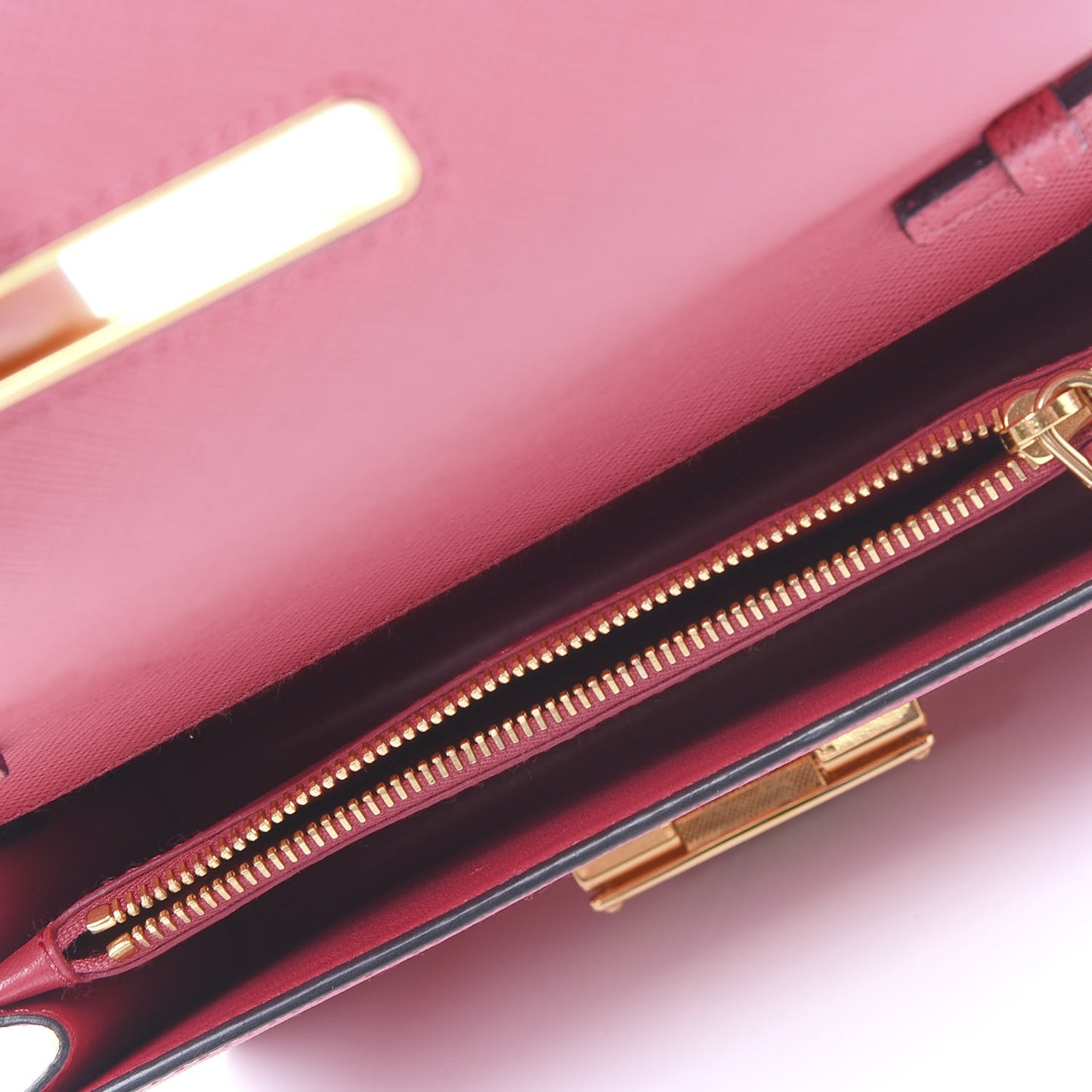Saffiano Chain Crossbody Bag Peonia