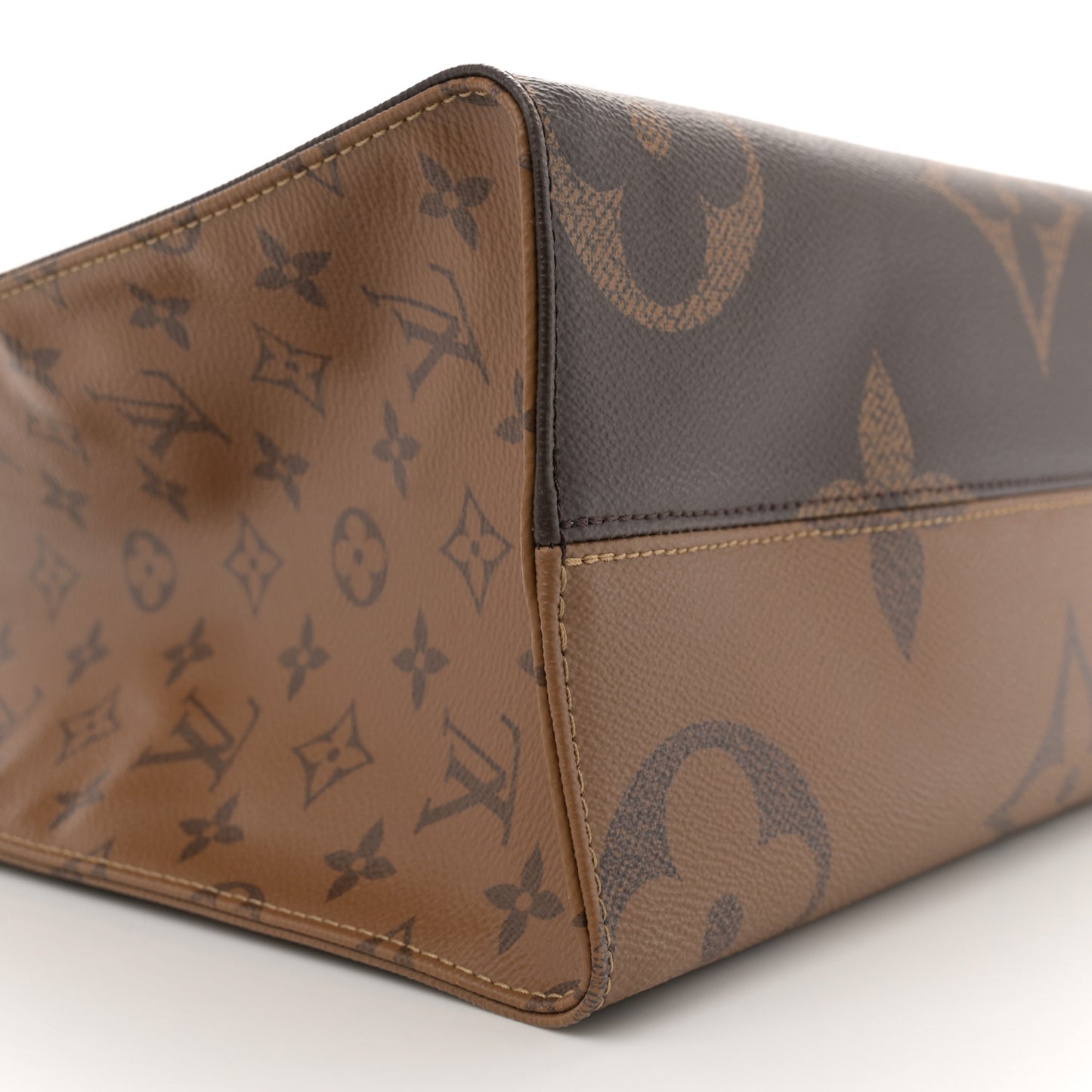 Reverse Monogram Giant Onthego MM