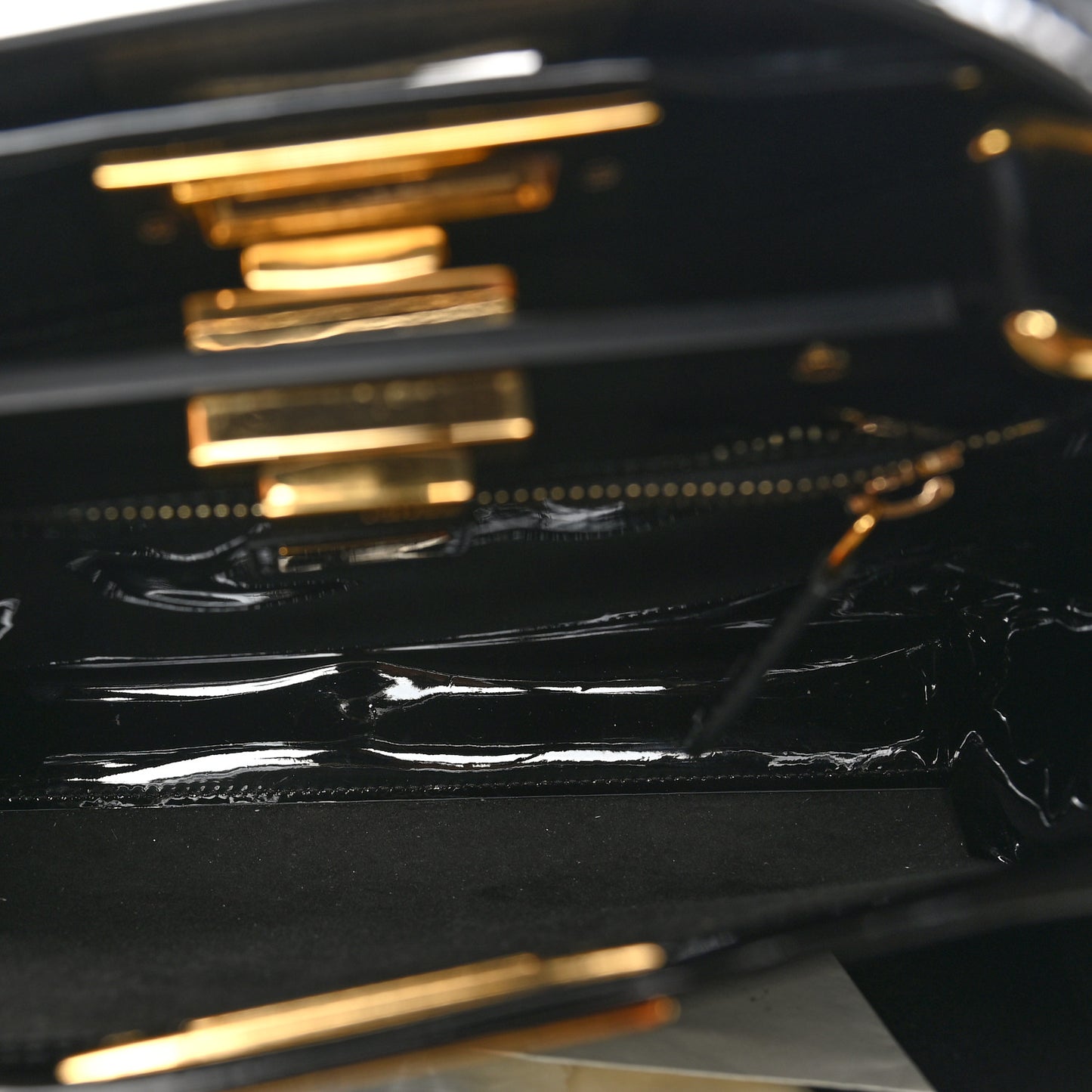 Patent Glazed Fabric FF 1974 Medium Peekaboo Iconic Defender Satchel Mogano Panna Black