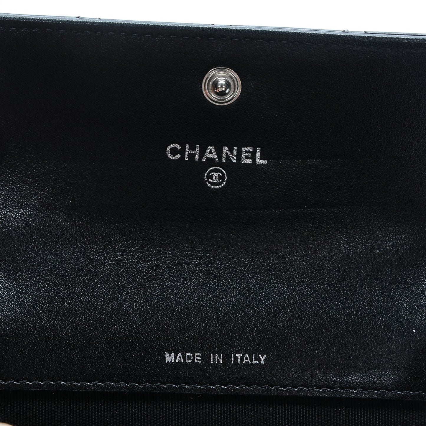 Striated Patent Quilted Card Holder Grey