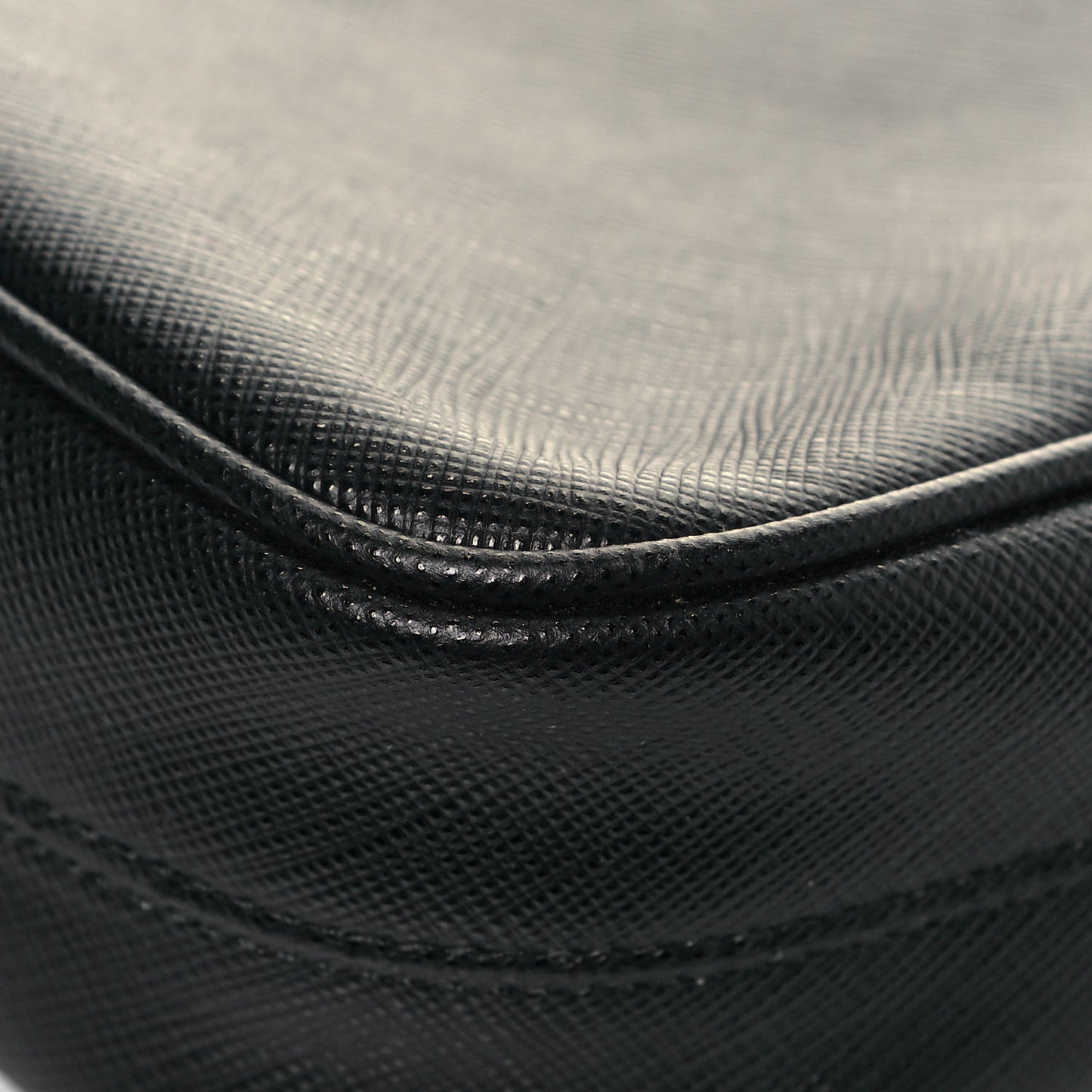 Saffiano Lux Re-Edition 2005 Shoulder Bag Black