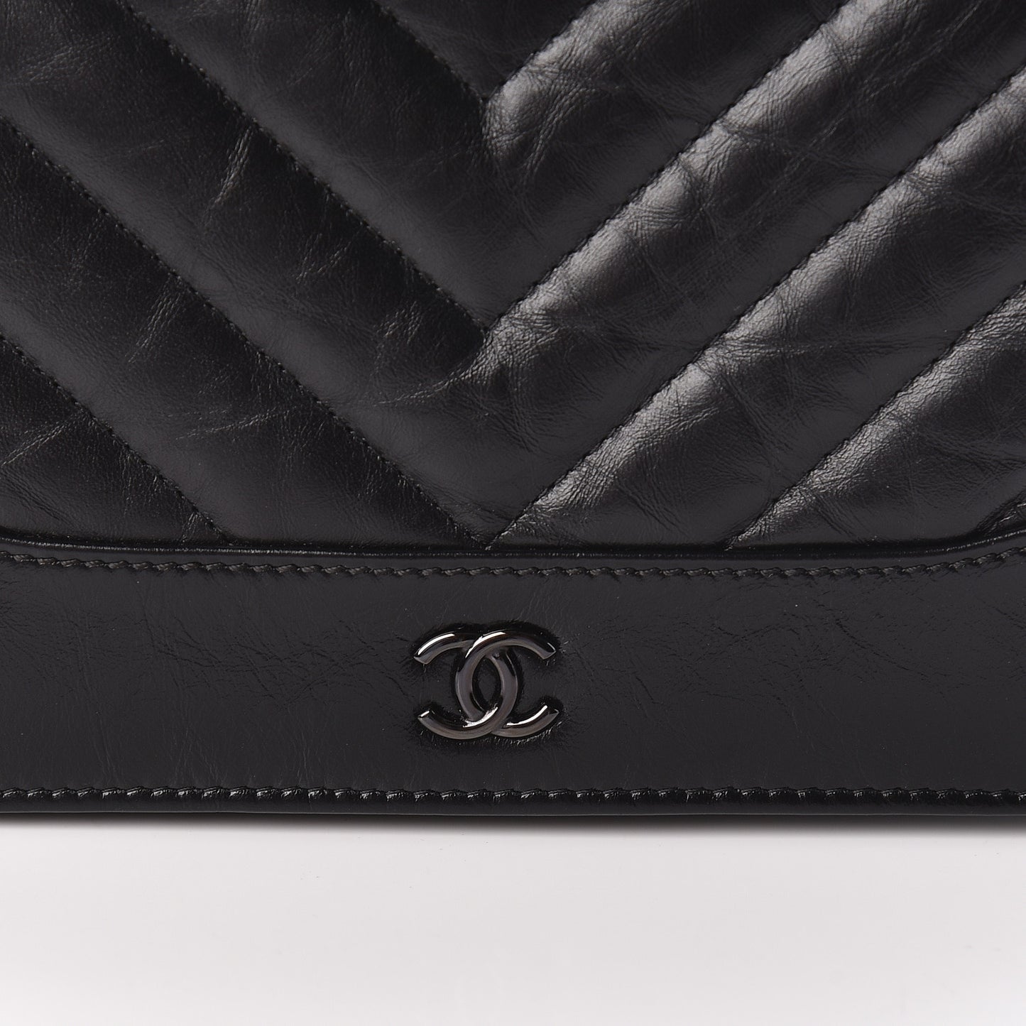 Aged Calfskin Chevron Quilted Gabrielle Wallet On Chain WOC Black