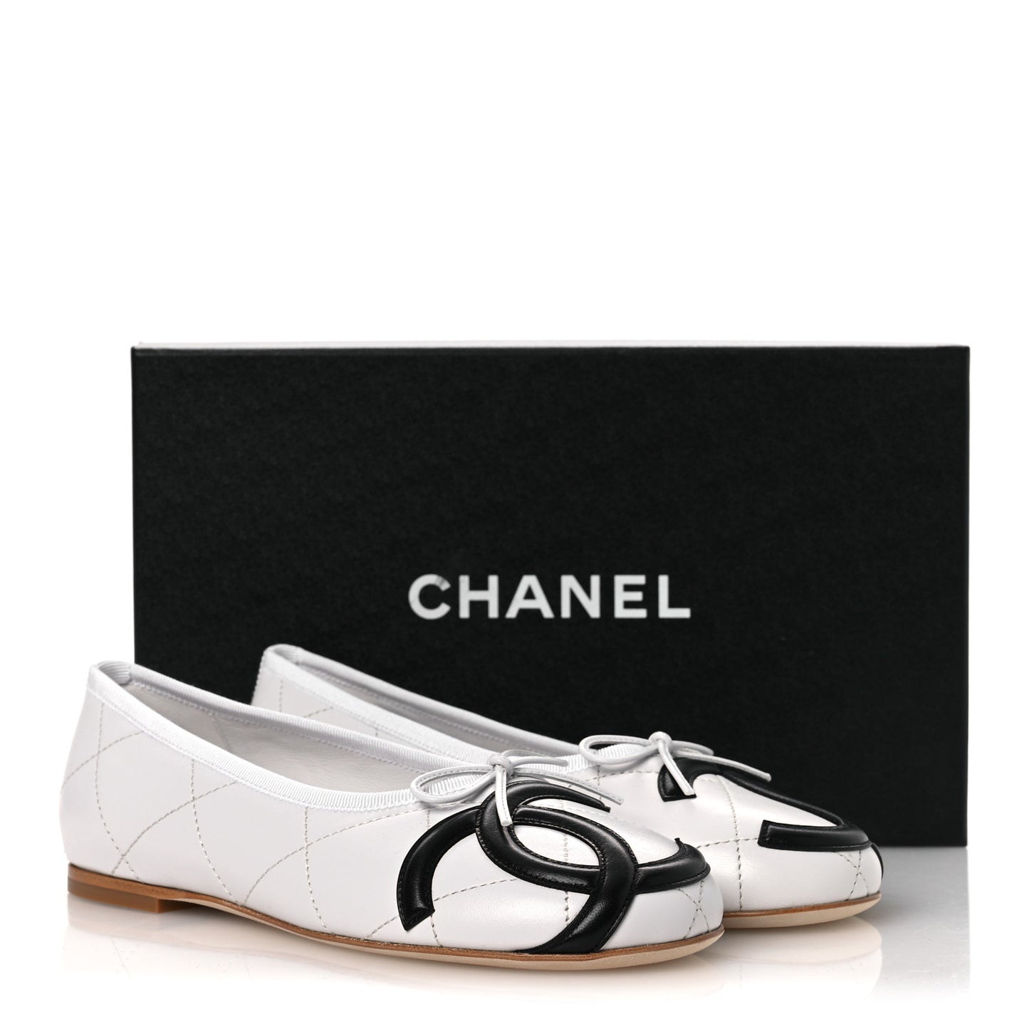 Lambskin Quilted CC Cambon Ballet Flats 37 White Black