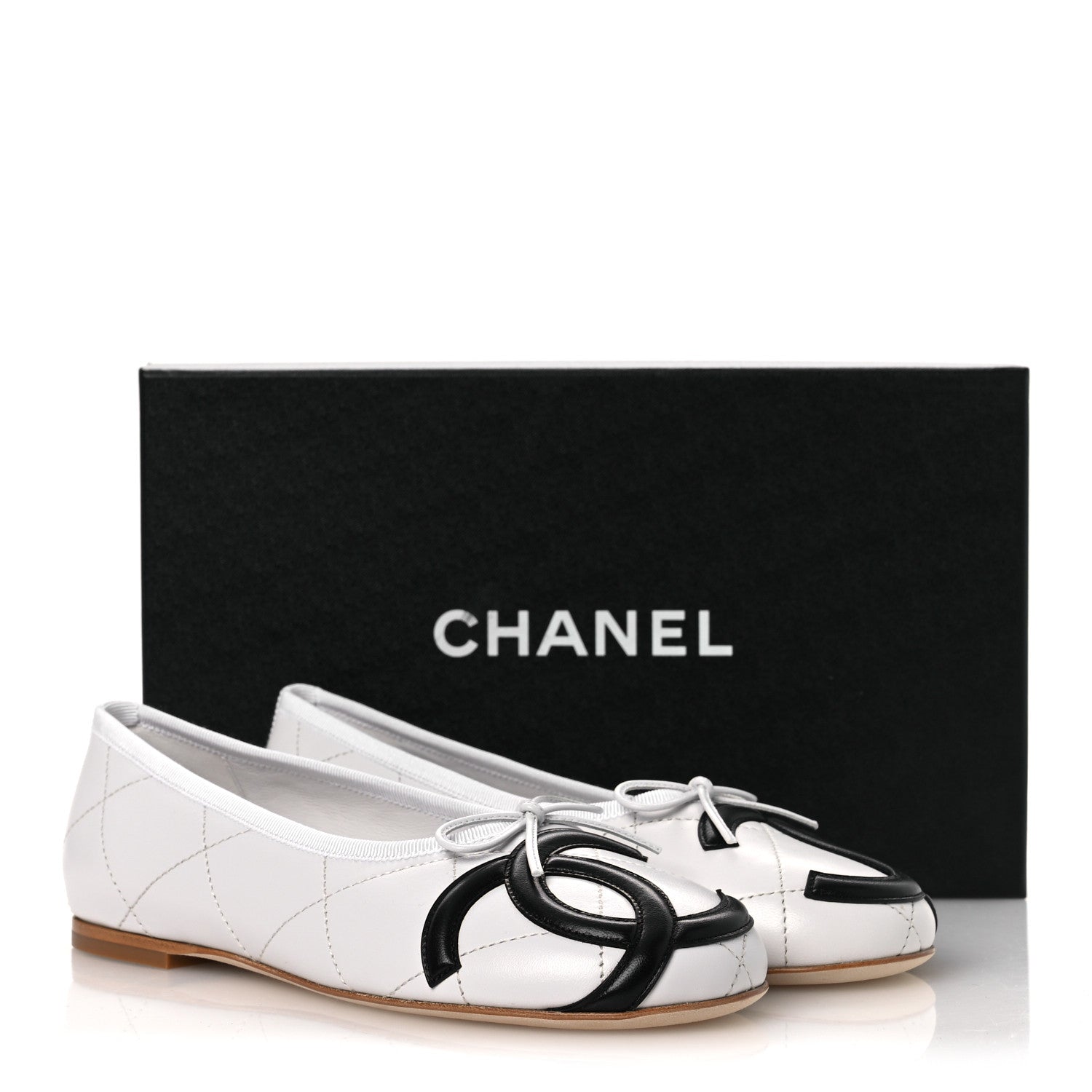 Chanel Lambskin Quilted CC Cambon Ballet Flats 37 White Black 11 of 11