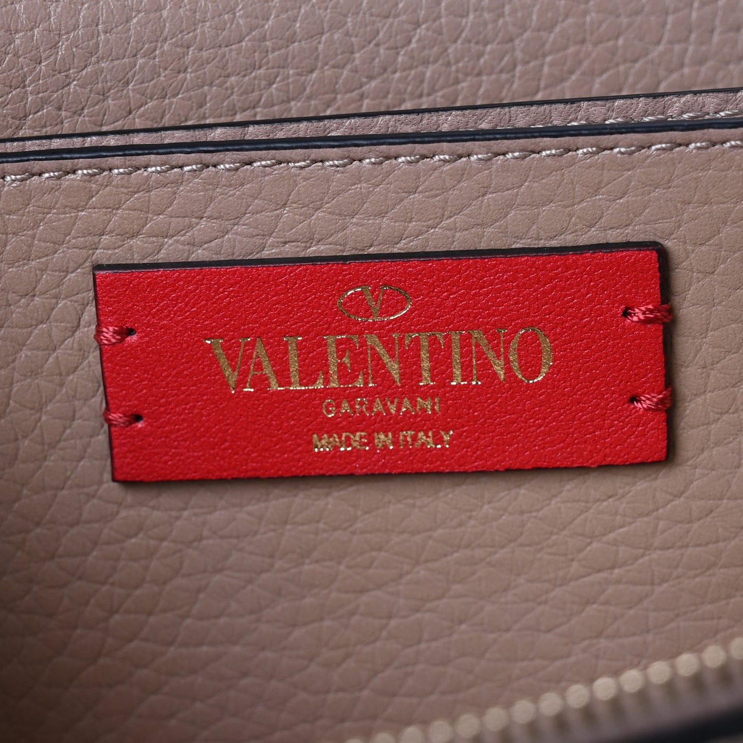 Grainy Calfskin Rockstud Chain Pouch Poudre