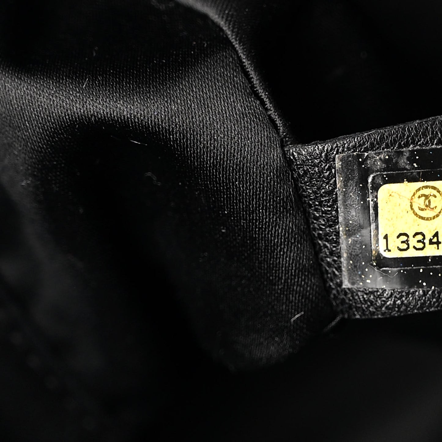 Glazed Calfskin Stitched On The Road Flap Black