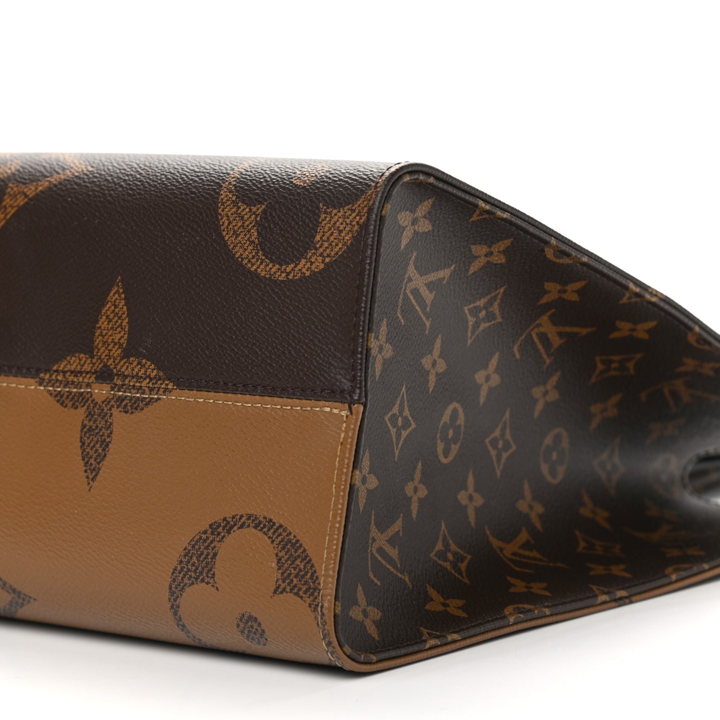 Reverse Monogram Giant Onthego MM