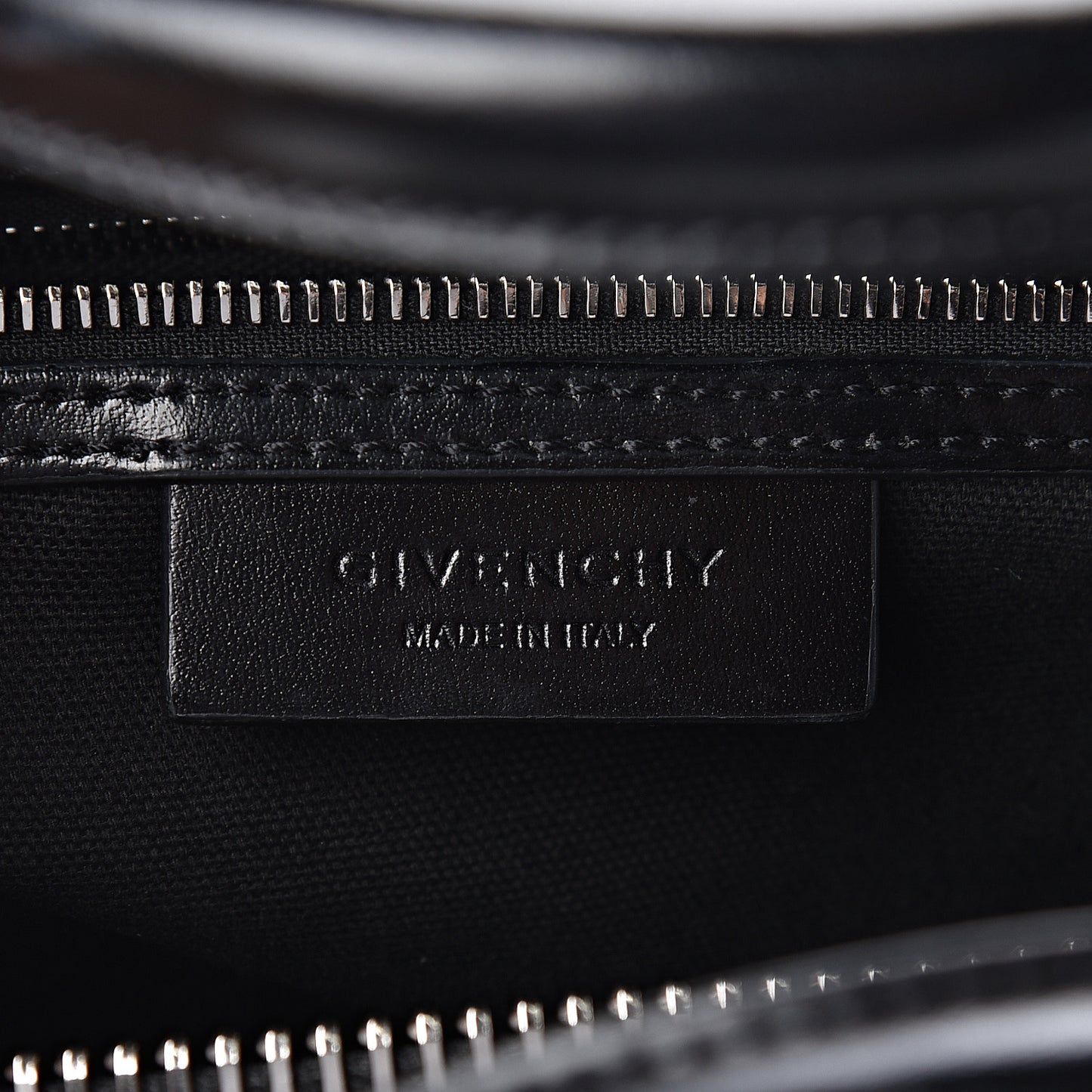 Shiny Lord Calfskin Medium Antigona Black