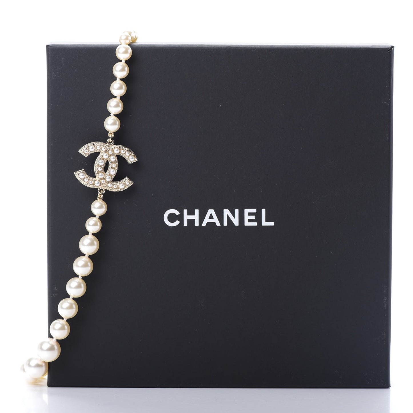 Graduated Pearl CC Short Necklace Gold