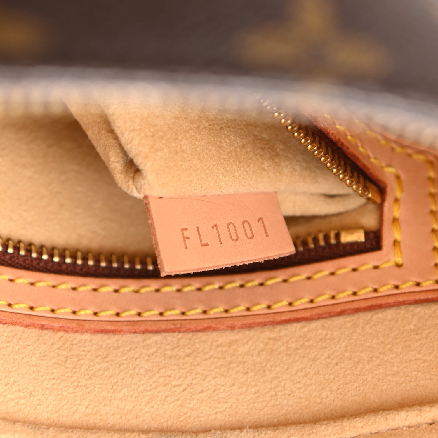 Louis Vuitton Monogram Looping MM 7 of 16