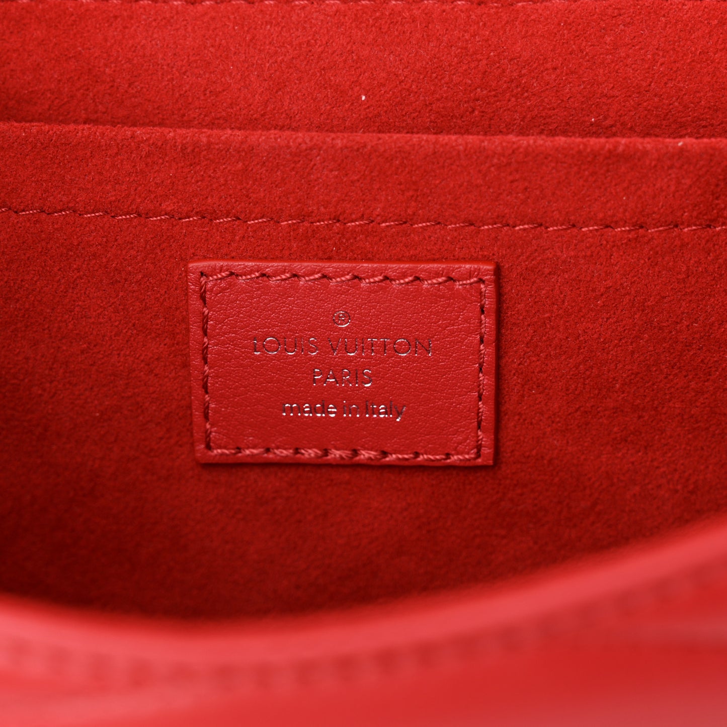 Calfskin New Wave Chain MM Ecarlate