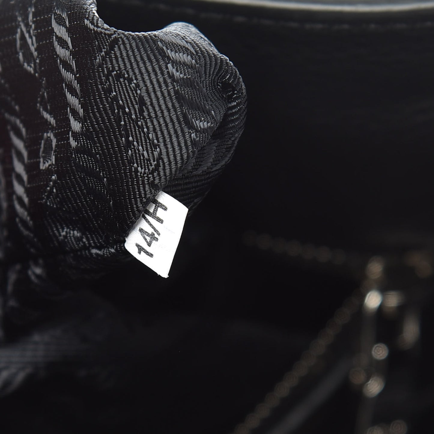 Vitello Daino Satchel Black