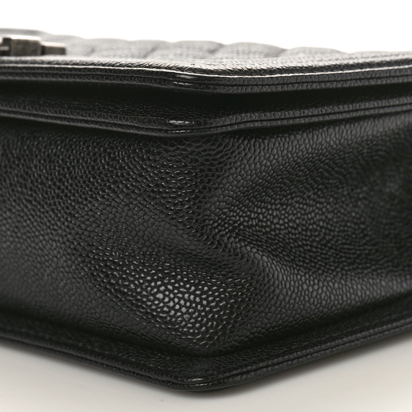 Caviar Quilted Medium Boy Flap Black