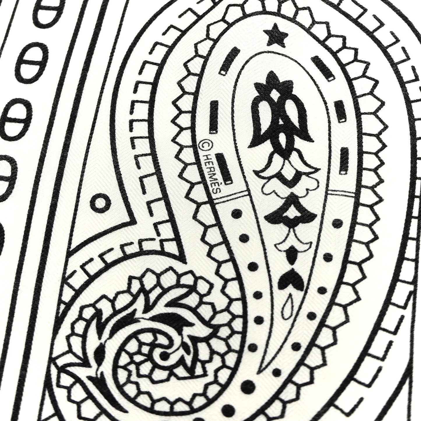 Cashmere Silk Cheval De Coeur Bandana Shawl 140 White Black