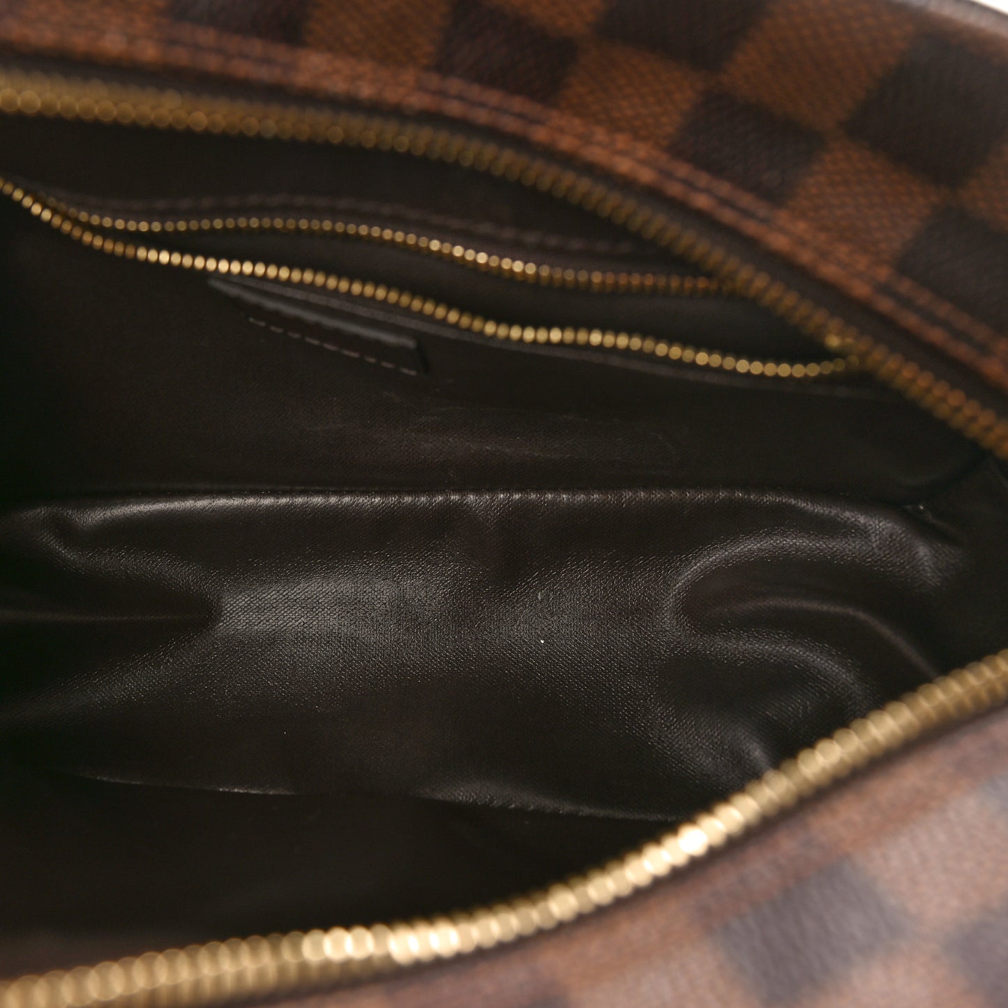Damier Ebene Toiletry Bag 25
