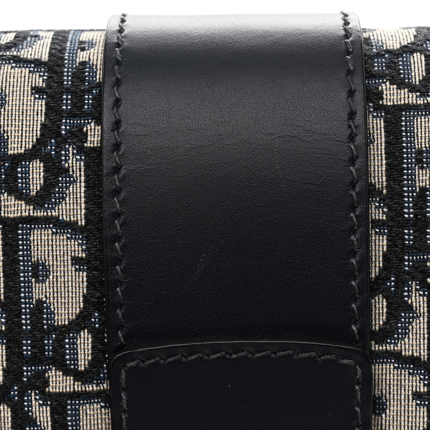 Oblique 30 Montaigne Chain Flap Bag Blue
