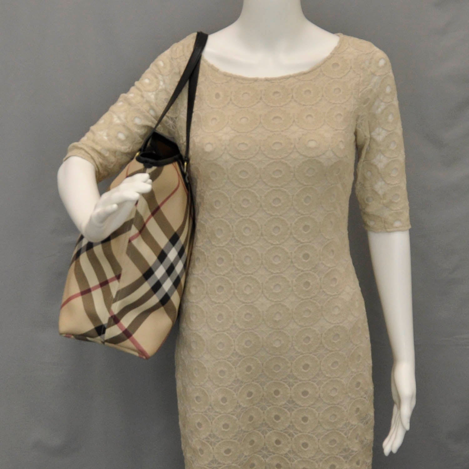 Burberry Nova Check Large Tote Bag 2 of 10