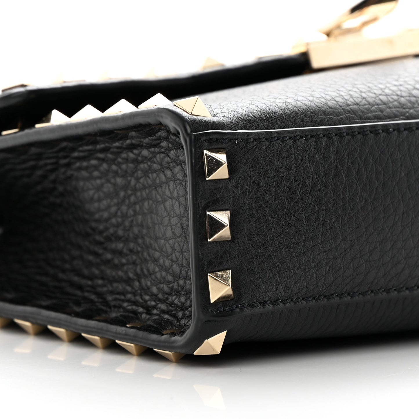 Pebbled Calfskin Medium Rockstud Flip Lock Crossbody Bag Black