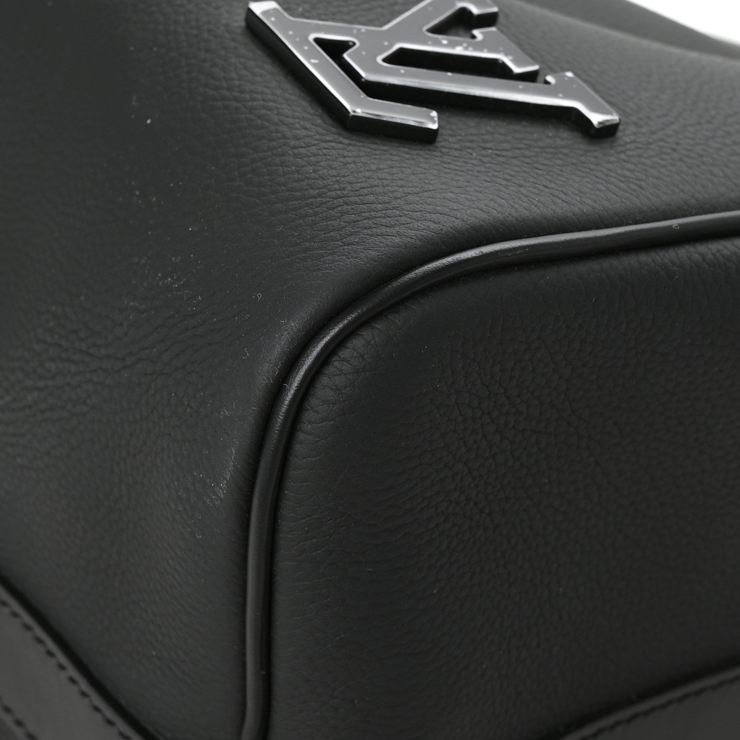 Louis Vuitton Grained Calfskin Aerogram Keepall Bandouliere 40 Black 7 of 10