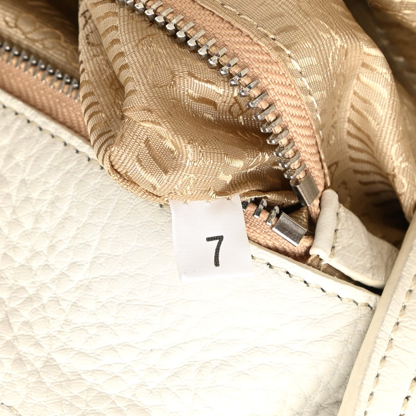 Vitello Daino Shoulder Bag White