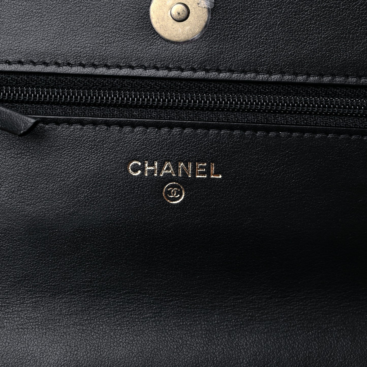 Shiny Caviar Quilted Pick Me Up Wallet On Chain WOC Black