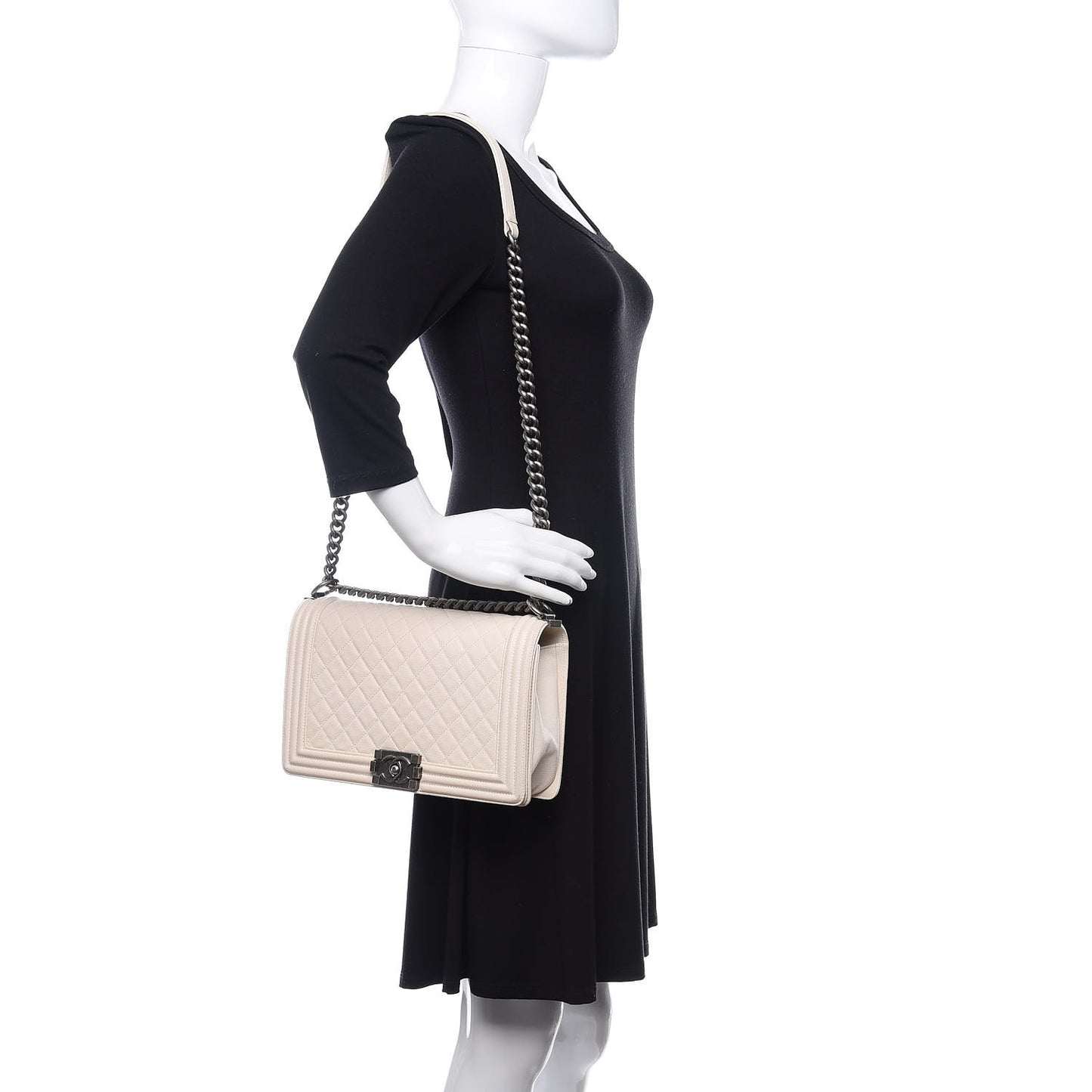 Caviar Quilted Medium Boy Flap Ivory