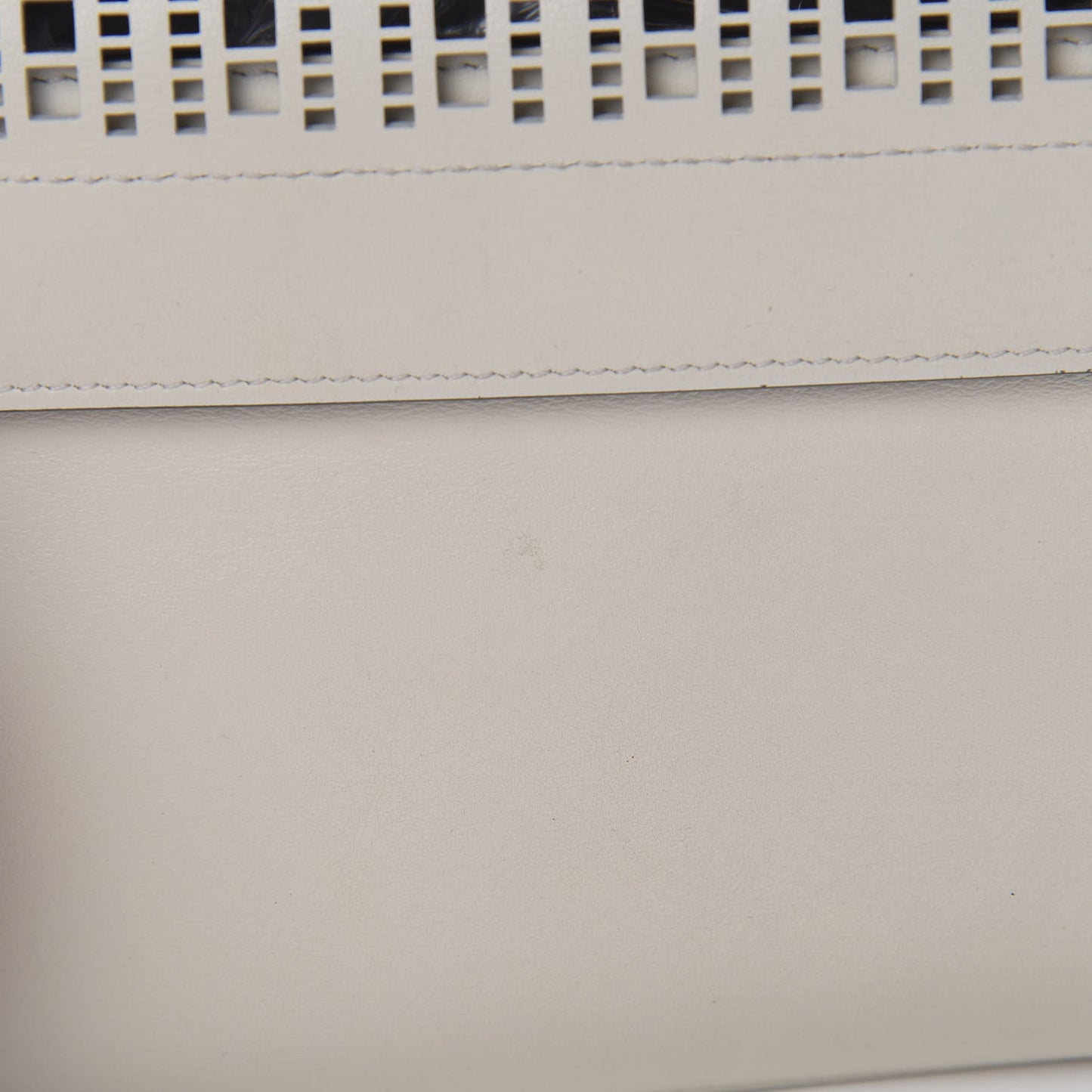 Vitello Grace Openwork Small Kan I Shoulder Bag White Ice