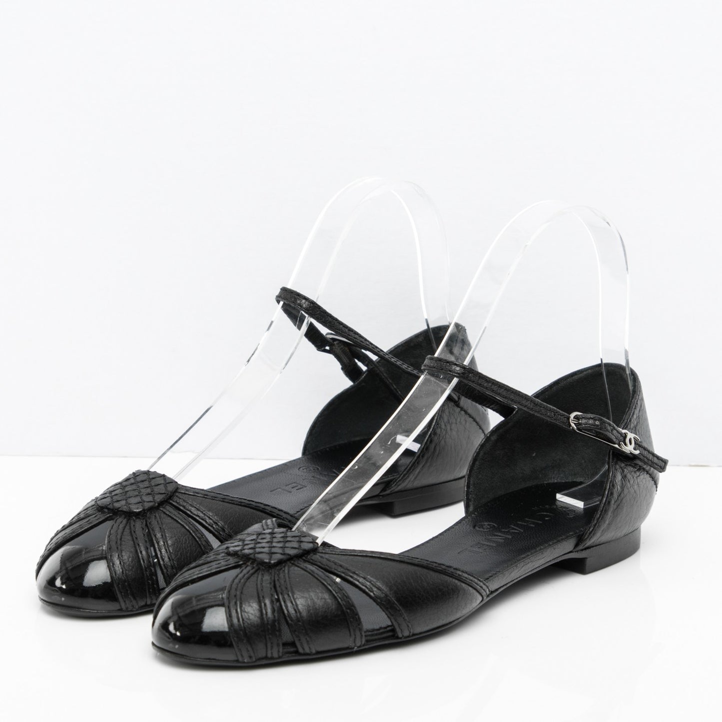 Grained Calfskin Patent CC Flats 37 Black