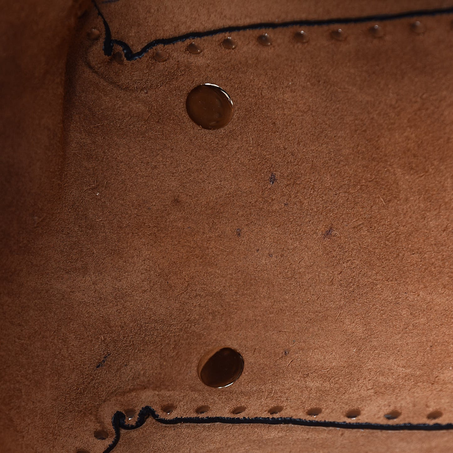 Pebbled Calfskin Medium Rockstud Tote Light Cuir
