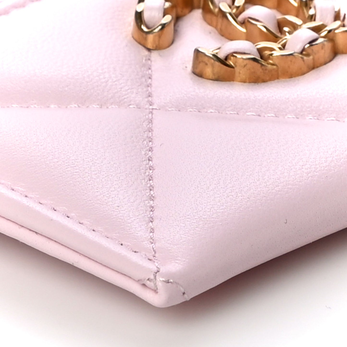 Lambskin Quilted Chanel 19 Card Holder Light Pink
