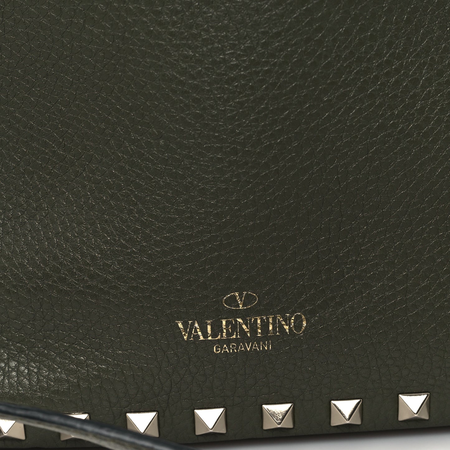 Pebbled Calfskin Small Rockstud Bucket Bag Green