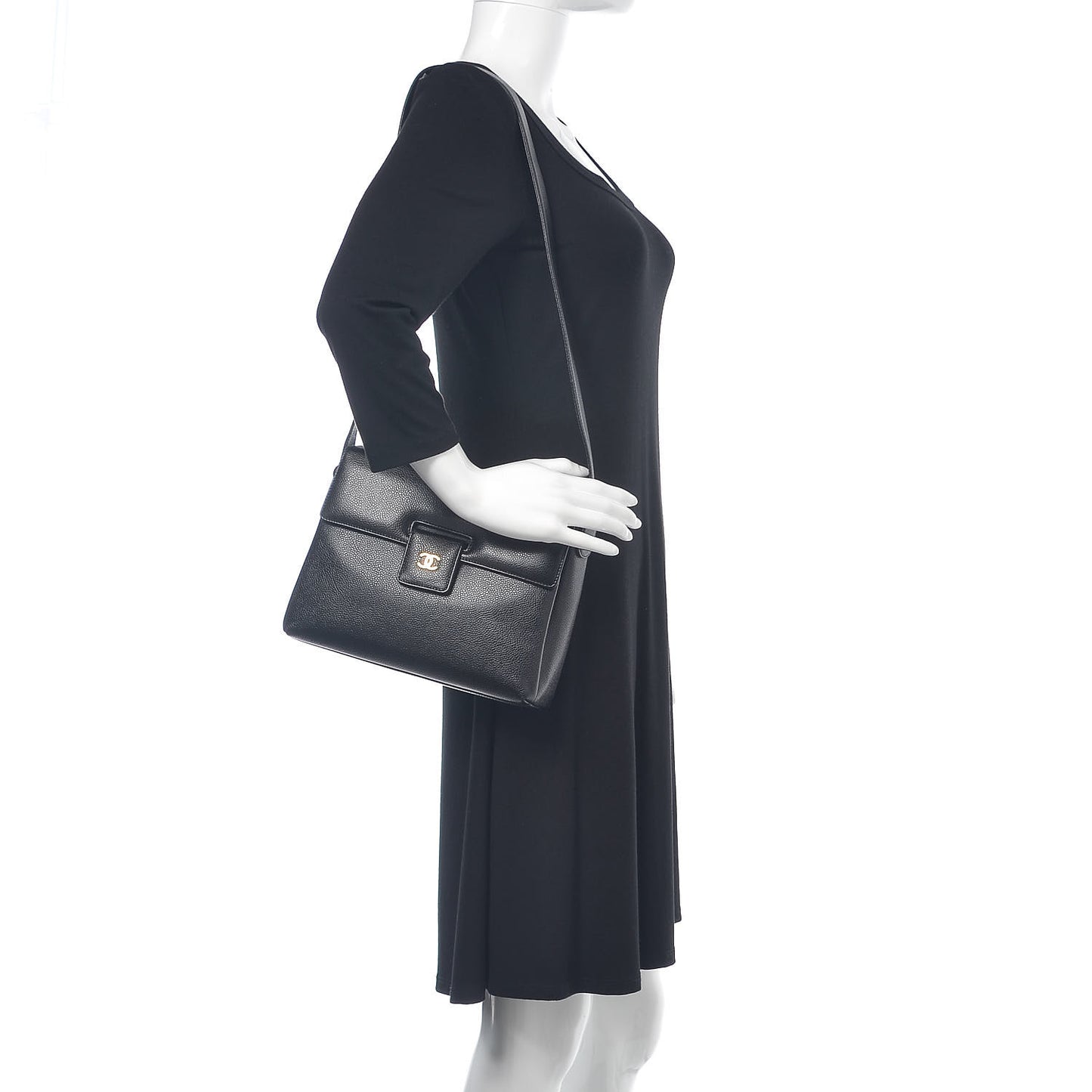 Caviar Medium Shoulder Bag Black
