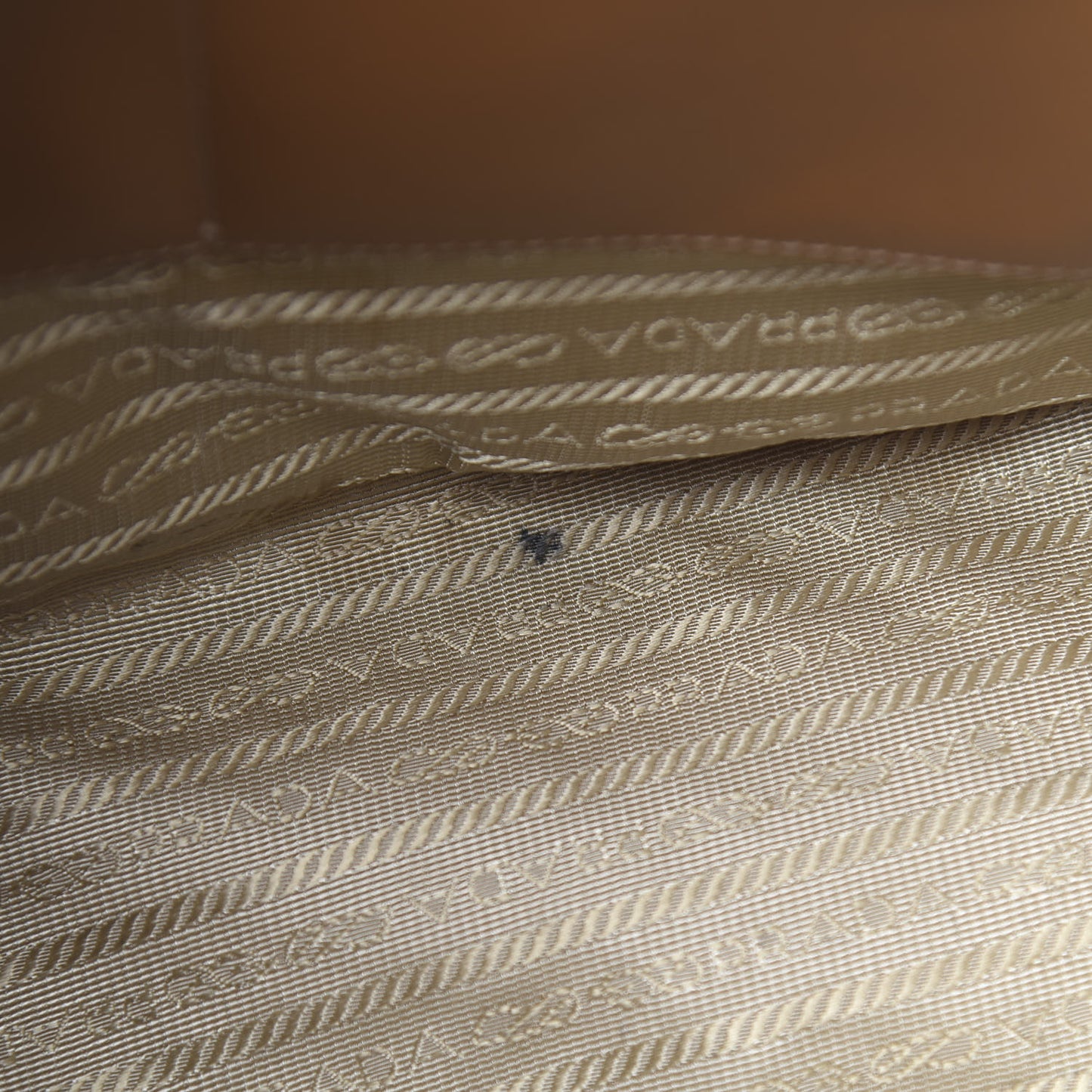 Saffiano Medium Galleria Double Zip Tote Caramel